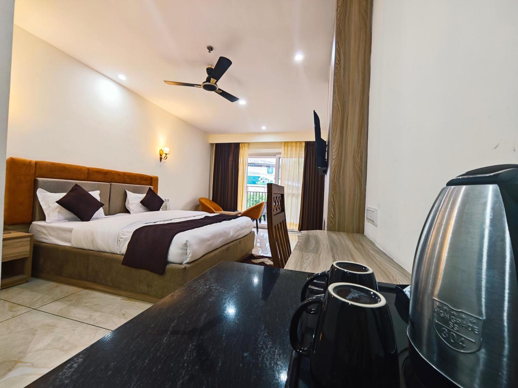 Hotel Pines And Peeks By Tws Hotels Dalhousie Exterior photo